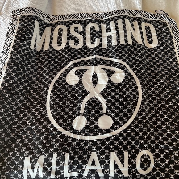 Moschino silk scarf - Picture 2 of 7